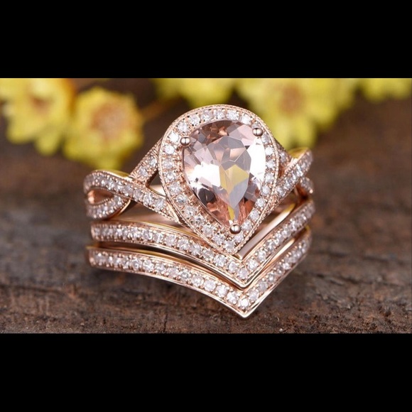 3 Piece ring set with Marquis center stone - Picture 2 of 11